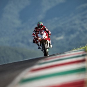 -运动员的逆境抗争：用坚持书写传奇，运动员战胜困难的事例