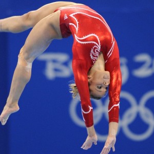 kaiyun开云入口平台-球迷“热搜”排行榜：最受关注的欧冠比赛瞬间，欧冠热门球星