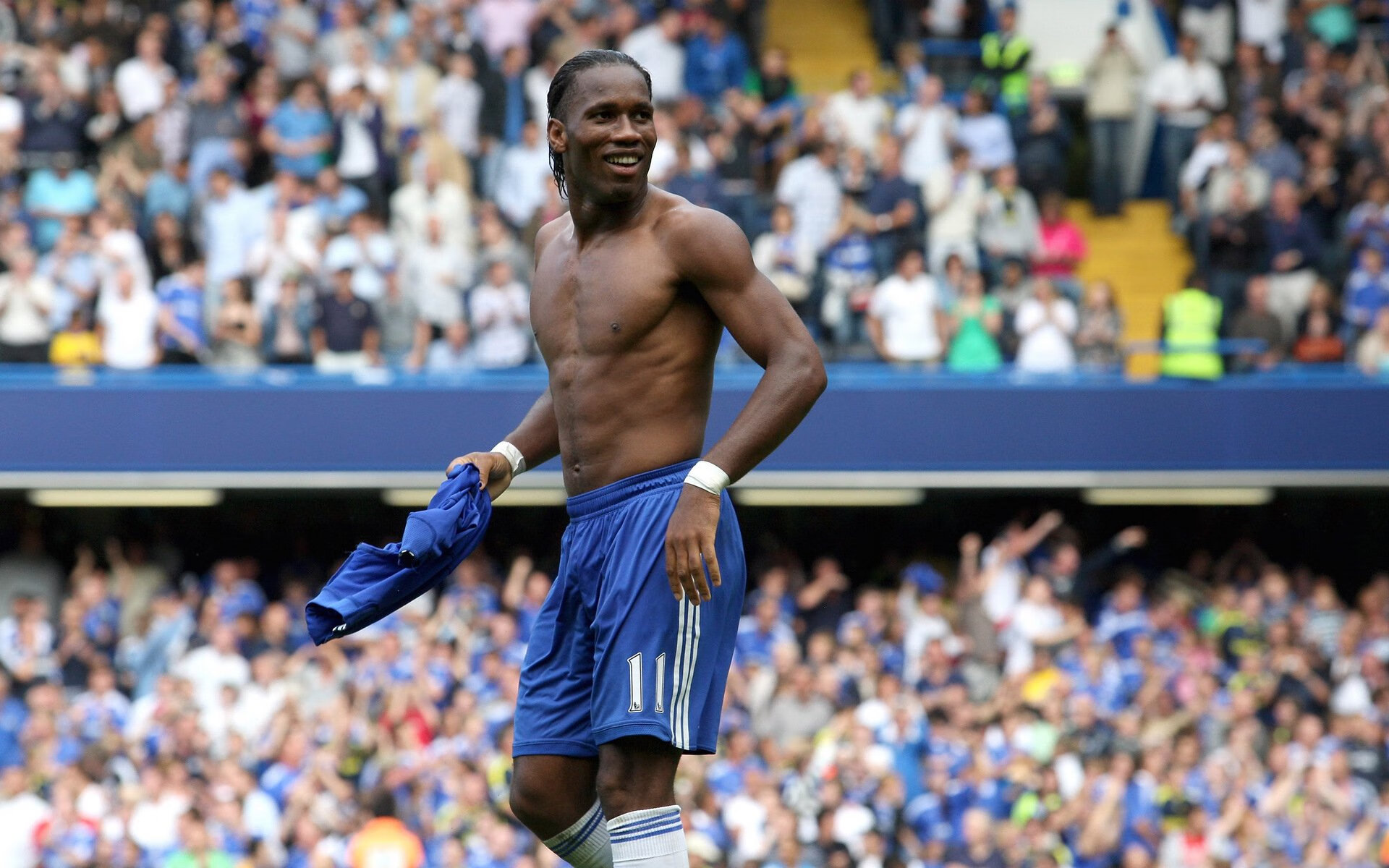 维尼修斯荣获欧冠最佳球员奖，助力皇马夺冠，威尼修斯皇马