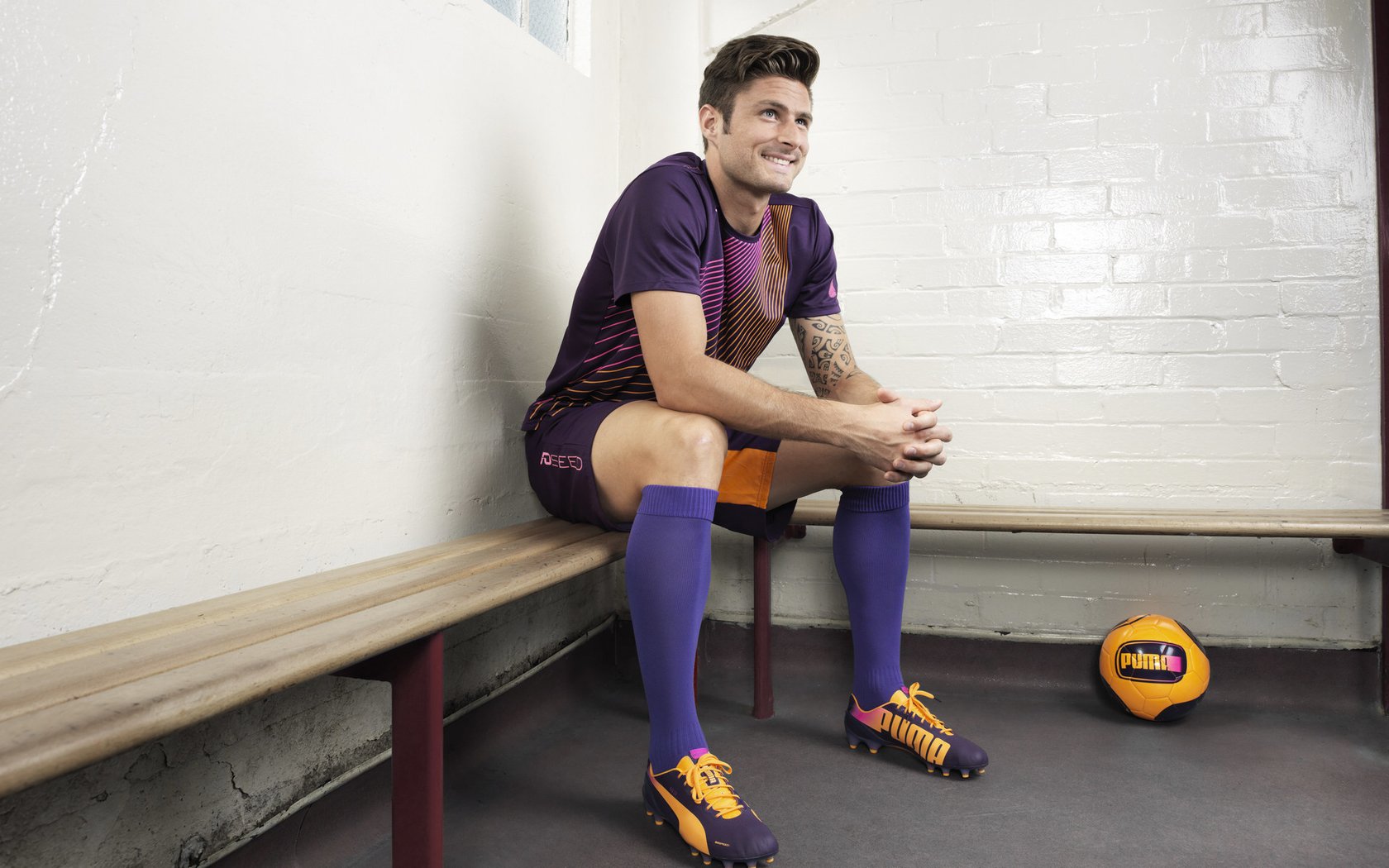 轨道自行车赛：快节奏的速度比拼，轨道自行走小车